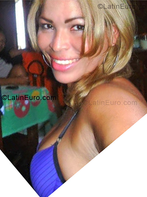 Date this athletic Brazil girl Nelmiza from Manaus BR2278
