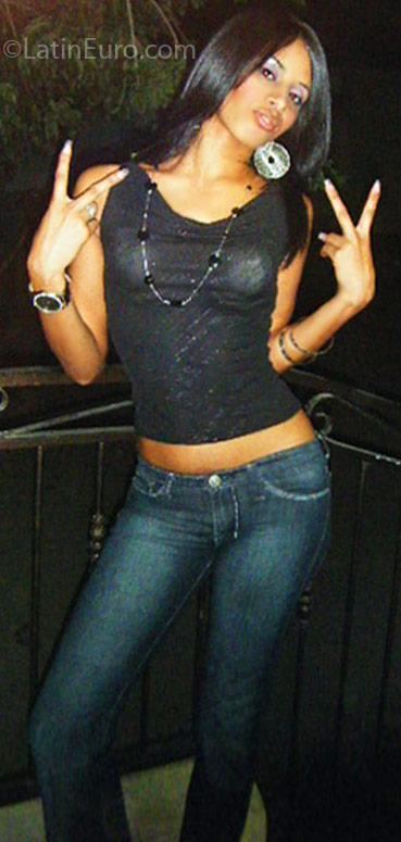 Date this cute Dominican Republic girl Zuleyka from Santiago DO3353