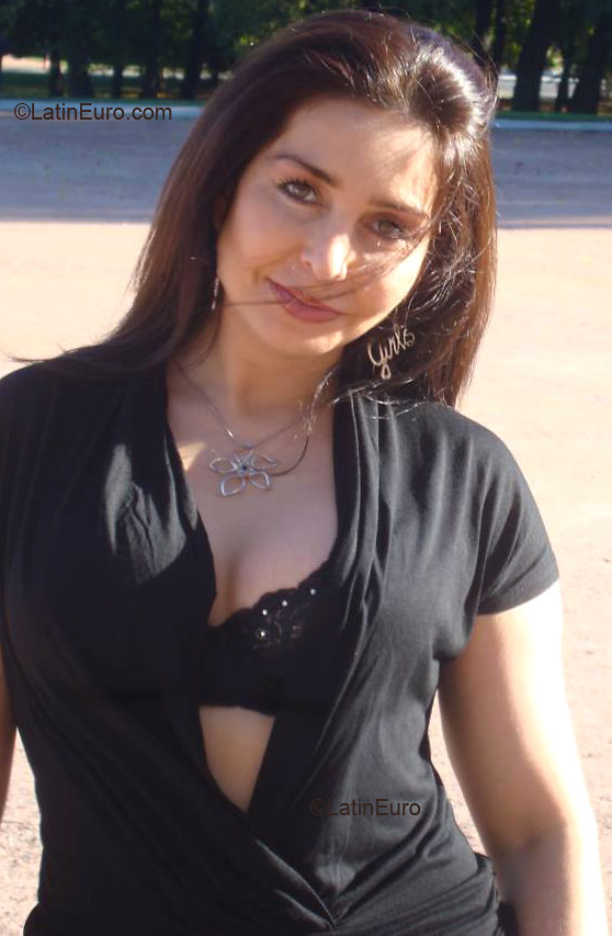 Date this hot Brazil girl Cristiana from Tres Coracoes BR3851