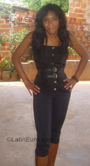 Date this cute Brazil girl Vania from Goiania BR5153