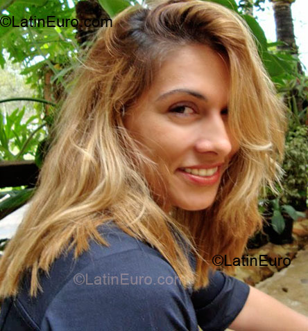 Date this attractive Brazil girl Patricia from Limera BR2596