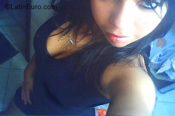 Date this delightful Brazil girl Viviane from Salvador BR2976