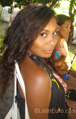 Date this young Brazil girl Vivianne from Brasilia BR3051
