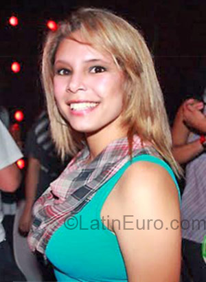 Date this pretty Brazil girl Vania from Foz do Iguacu BR3057