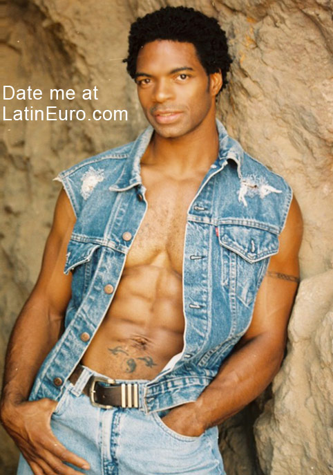 Date this georgeous United States man Brad from chicago US6186