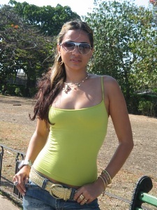 Date this delightful United States girl Roxiiy305 from Miami US6232