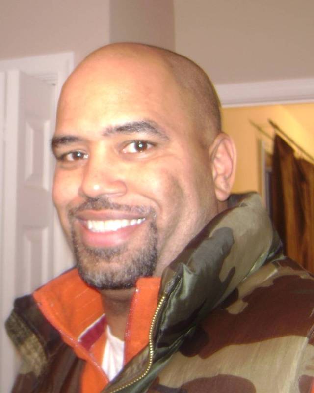 Date this voluptuous United States man Dwayne from St. Charles US6293