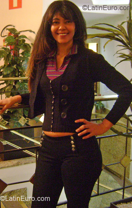 Date this happy Brazil girl Magda from Patos de Minas BR3190