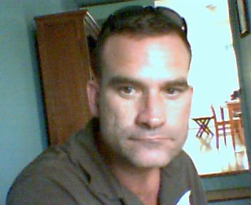 Date this attractive United States man Robert from Kapaa BR3256