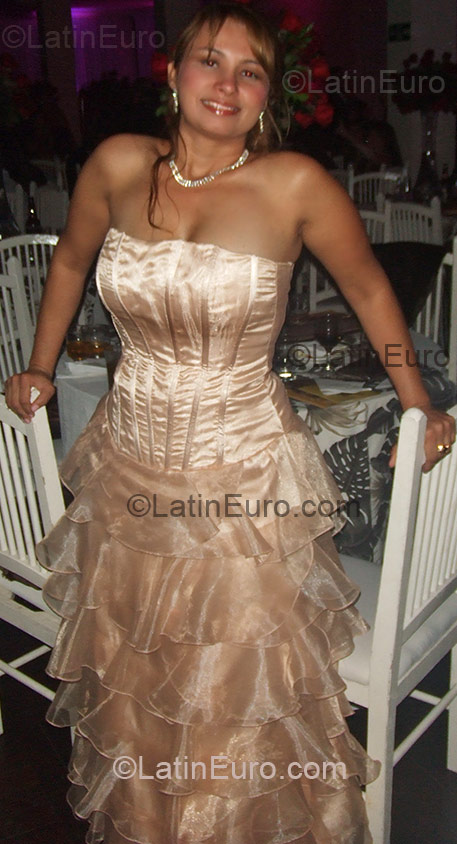 Date this fun Brazil girl Betania from Ipatinga BR3348