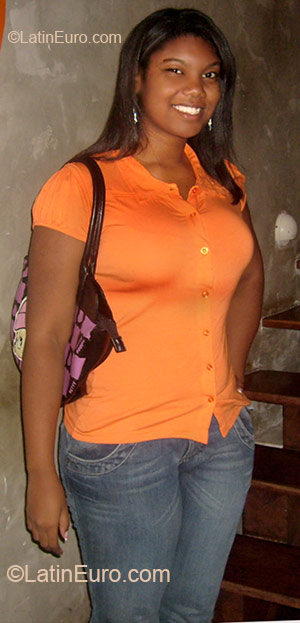 Date this pretty Brazil girl Amanda from Salvador BR4182
