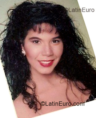 Date this charming Brazil girl Darla from Rio de Janeiro BR3470