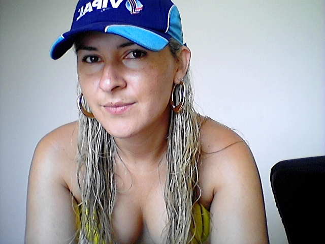 Date this charming Brazil girl El from Brasilia BR3480