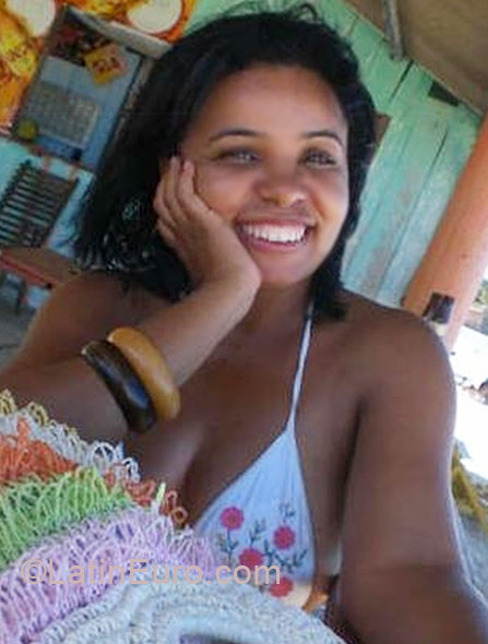 Date this good-looking Brazil girl Betina from Ilhéus BR3503