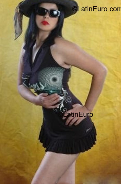 Date this exotic Brazil girl Flavia Helena from Sao Carlos BR6301