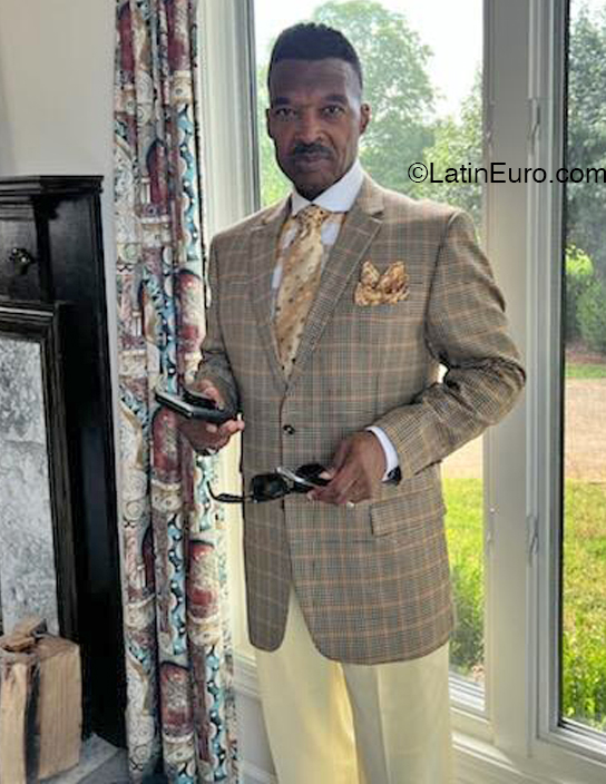 Date this athletic United States man Terry from Williamson US7407