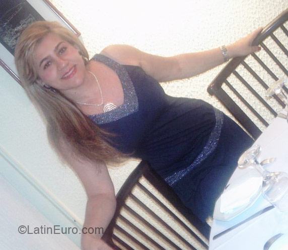 Date this cute Brazil girl Helen from Goiania BR3596