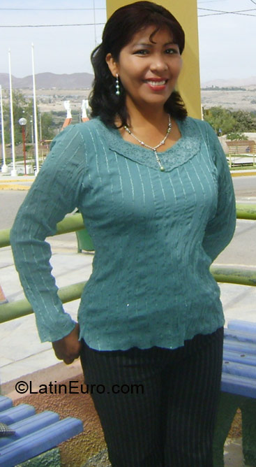 Date this voluptuous Peru girl Mariesther from Moquegua PE332