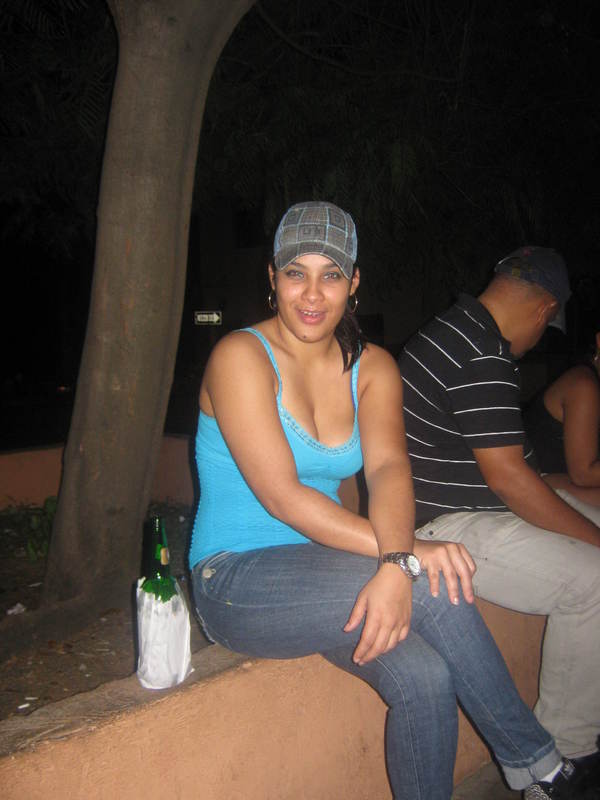 Date this foxy Dominican Republic girl Leslie from Santiago DO5223