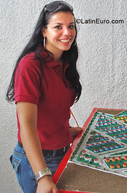 Date this funny Nicaragua girl Maria Esperanza from Leon NI10