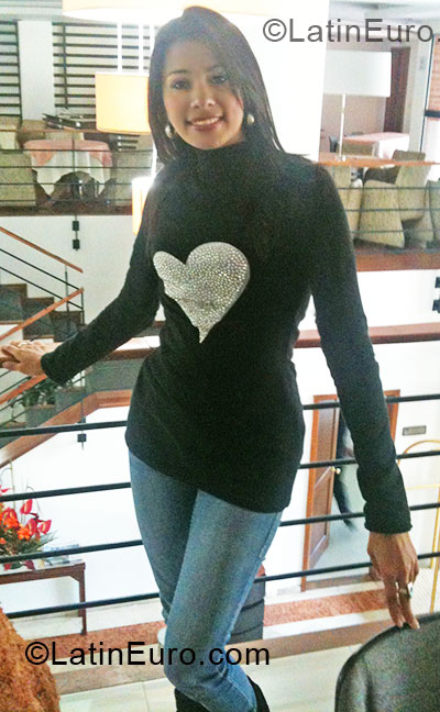 Date this athletic Colombia girl Paola from Villavicencio CO7313