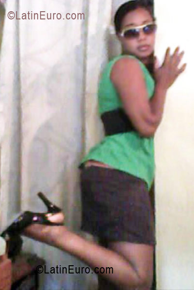 Date this hard body Dominican Republic girl Dargelis from La Romana DO5472
