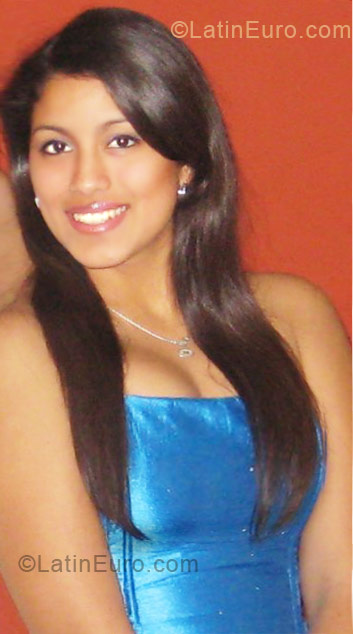 Date this voluptuous Peru girl Maria Laura from Piura PE393