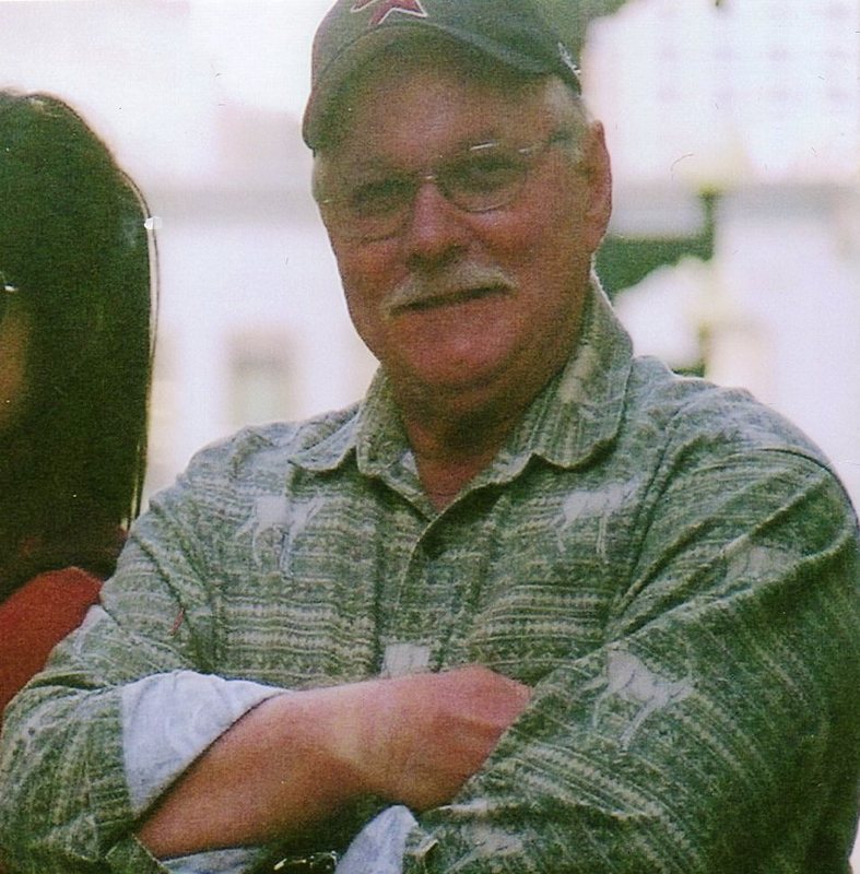 Date this exotic United States man Chuck from La Feria US8153