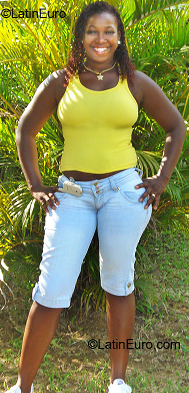 Date this hard body Brazil girl Rejane from Rio De Janeiro BR4040