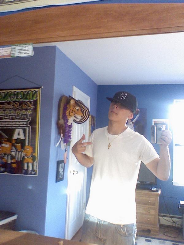 Date this hard body United States man Brayn from Newton US8327