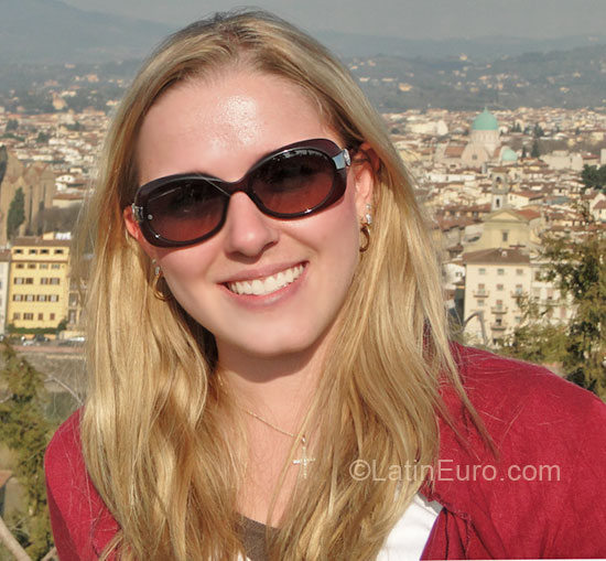 Date this athletic Brazil girl Larissa from Curitiba BR4109