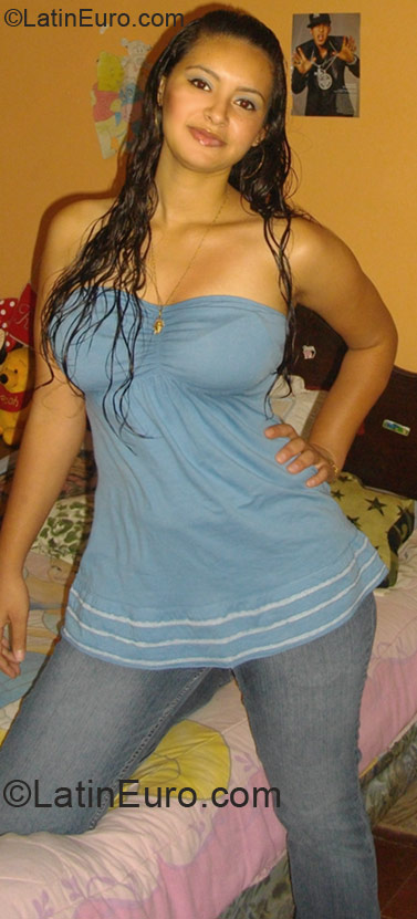 Date this good-looking Honduras girl Yessica from Tegucigalpa HN262