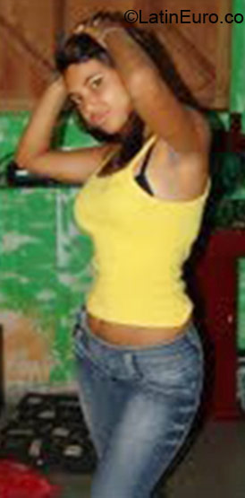 Date this athletic Brazil girl Debora from Natal BR4271