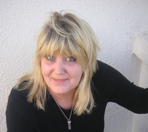 Date this voluptuous United Kingdom girl Jthom from London GB455