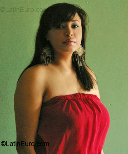 Date this passionate Honduras girl Julissa sequeira from La Ceiba HN269