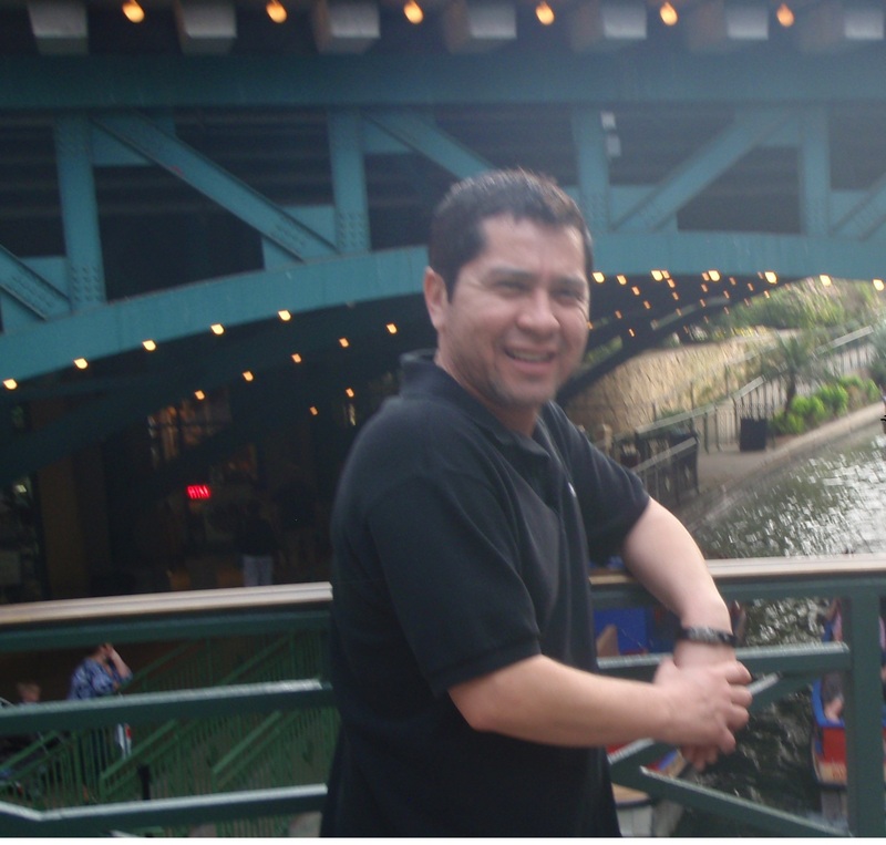 Date this tall United States man Edgar from Los Angeles US8691