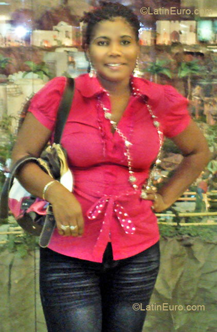 Date this happy Panama girl Lineth from Colon PA60