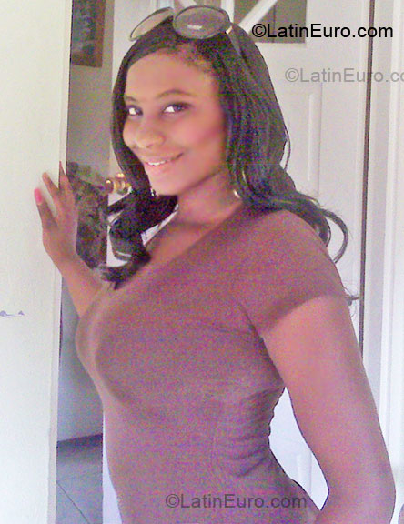 Date this attractive Jamaica girl Nasancia from St. Elizabeth JM249