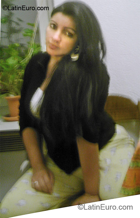 Date this happy Spain girl Claudia from Valencia ES156