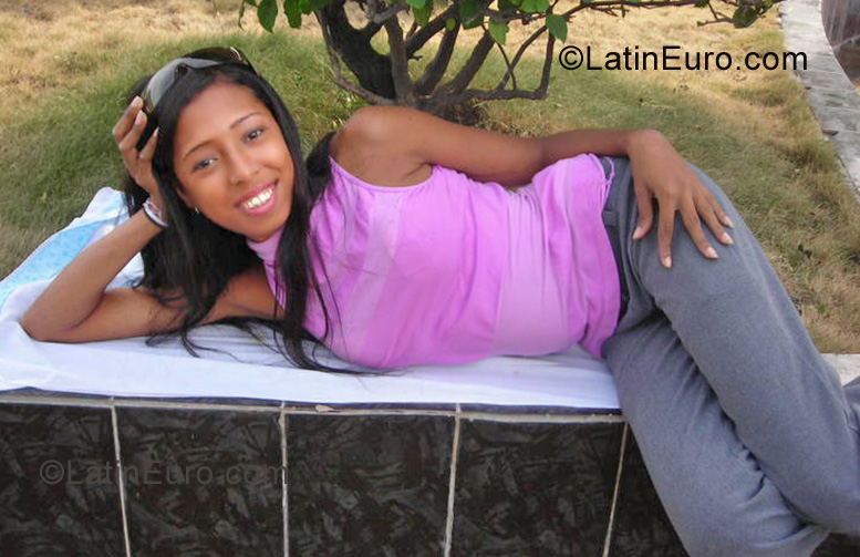 Date this gorgeous Dominican Republic girl Ana from Barahona DO6961