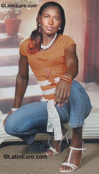 Date this attractive Jamaica girl Latoya from St. James JM590
