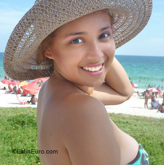Date this fun Brazil girl Aline from Vicosa BR5193