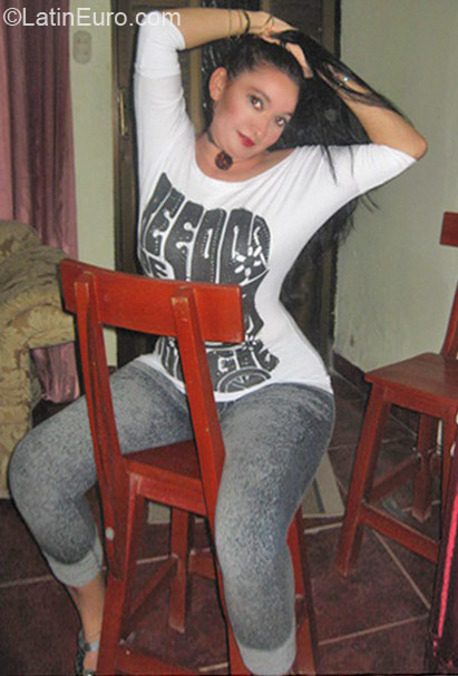 Date this lovely Colombia girl Ercilia from Cartagena CO6929
