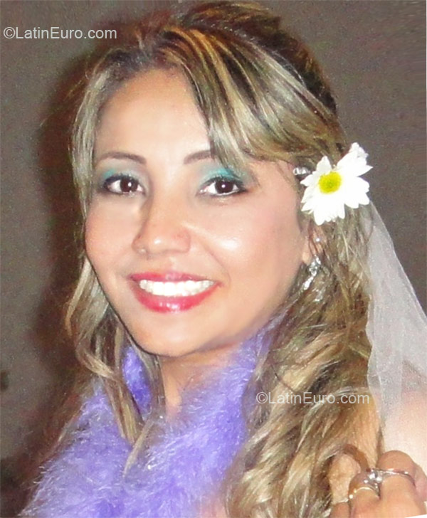 Date this tall Brazil girl Edna from Goiania BR5205