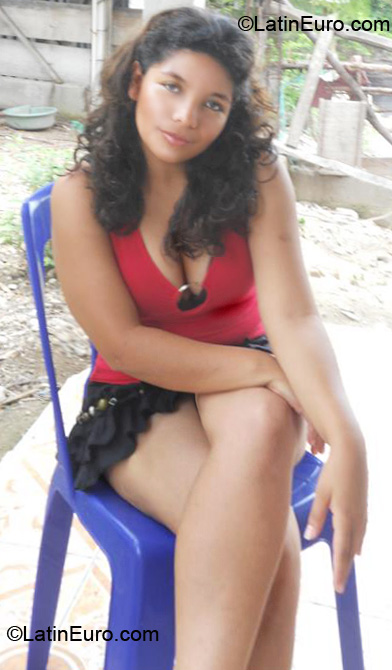 Date this happy Honduras girl Julissa from Comayagua HN328