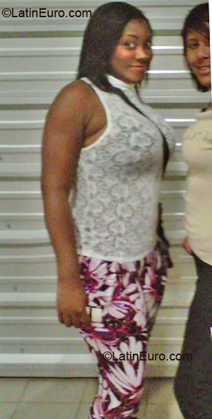 Date this delightful Dominican Republic girl Karina inocenci from Rep.dominicana DO7602