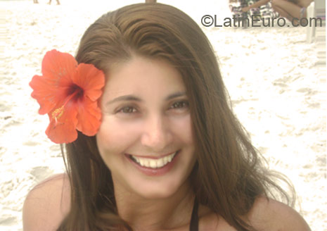 Date this happy Brazil girl Jaki from Agua Boa BR5562