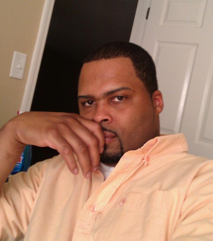 Date this attractive United States man Damon from Tuscumbia US9813