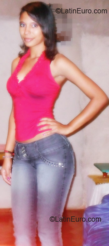 Date this hot Brazil girl Maah from Campinas BR5359