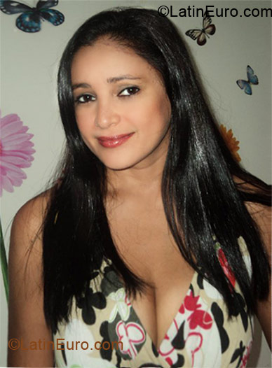 Date this athletic Brazil girl Cecilia from Maceio BR5471